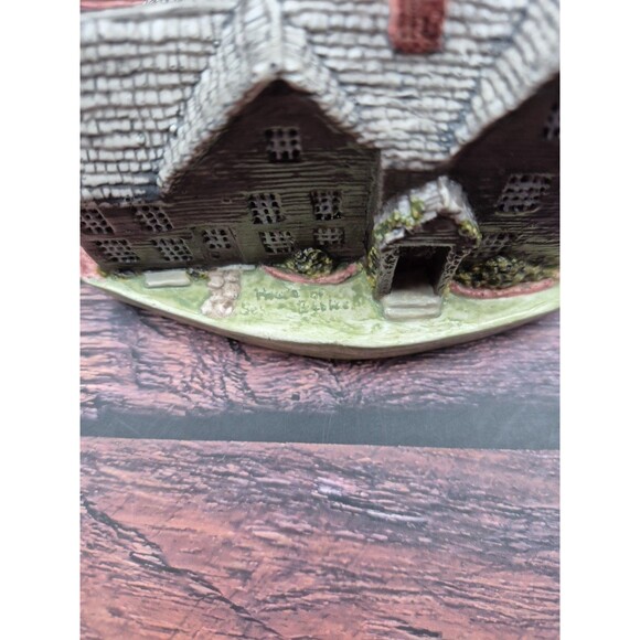 Hestia 1987 House‎ of Seven Gables Figurine Literary Decor Cottagecore VTG USA - Picture 3 of 12